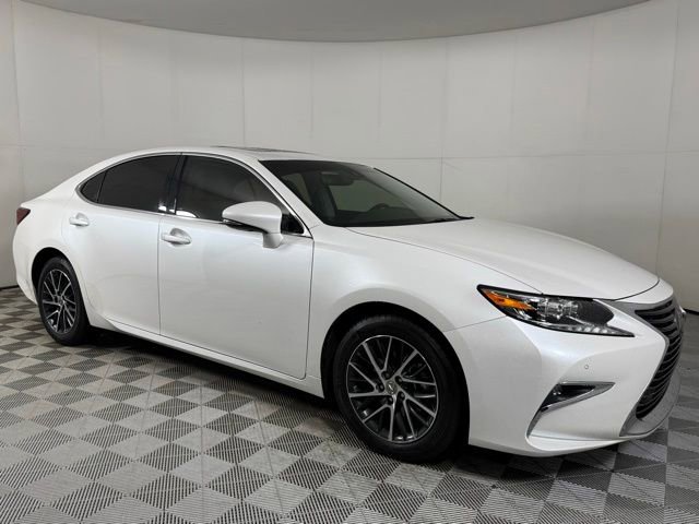 Used 2018 Lexus ES 350 350 w/ Luxury Package w/Wood Trim image 9