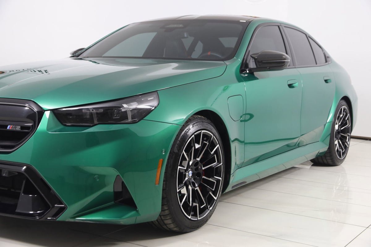 Used 2025 BMW M5 w/ Carbon Package image 88