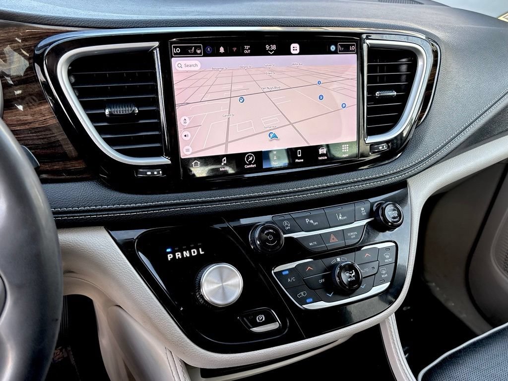 Used 2023 Chrysler Pacifica Limited FWD image 16