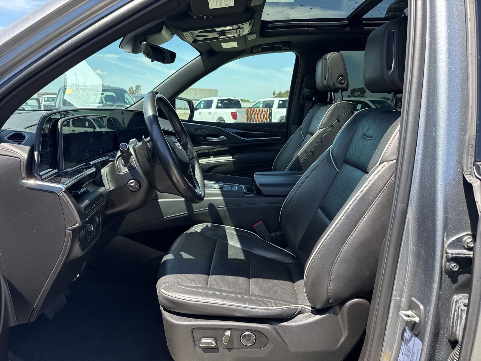 Used 2021 Cadillac Escalade ESV Sport w/ Driver Assist Tech Package AWD/4WD image 5