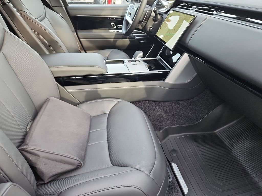New 2026 Land Rover Range Rover Long Wheelbase SE image 3