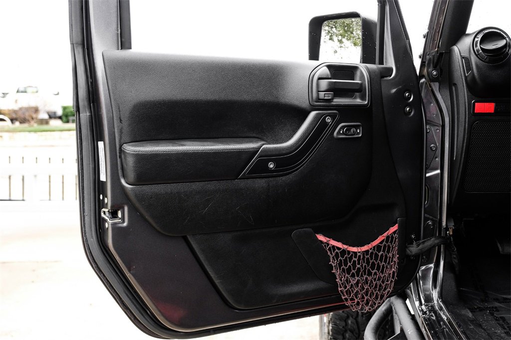 Used 2017 Jeep Wrangler Unlimited Rubicon image 42