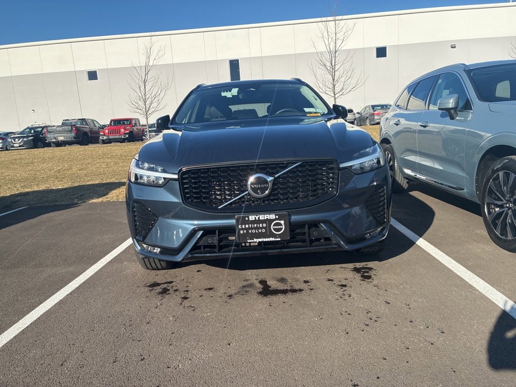 Certified 2025 Volvo XC60 B5 Plus image 3