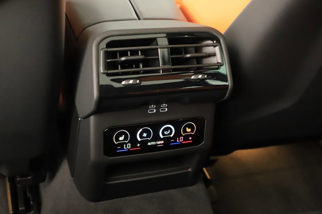 Used 2026 BMW M5 Touring AWD/4WD image 21
