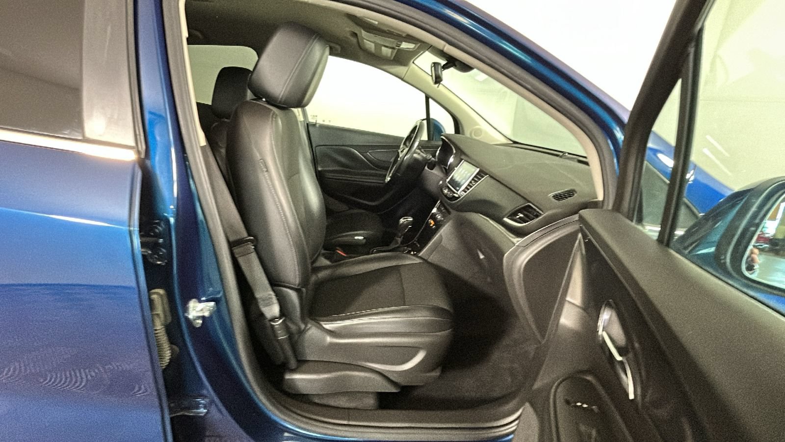 Used 2019 Buick Encore Preferred AWD/4WD image 36