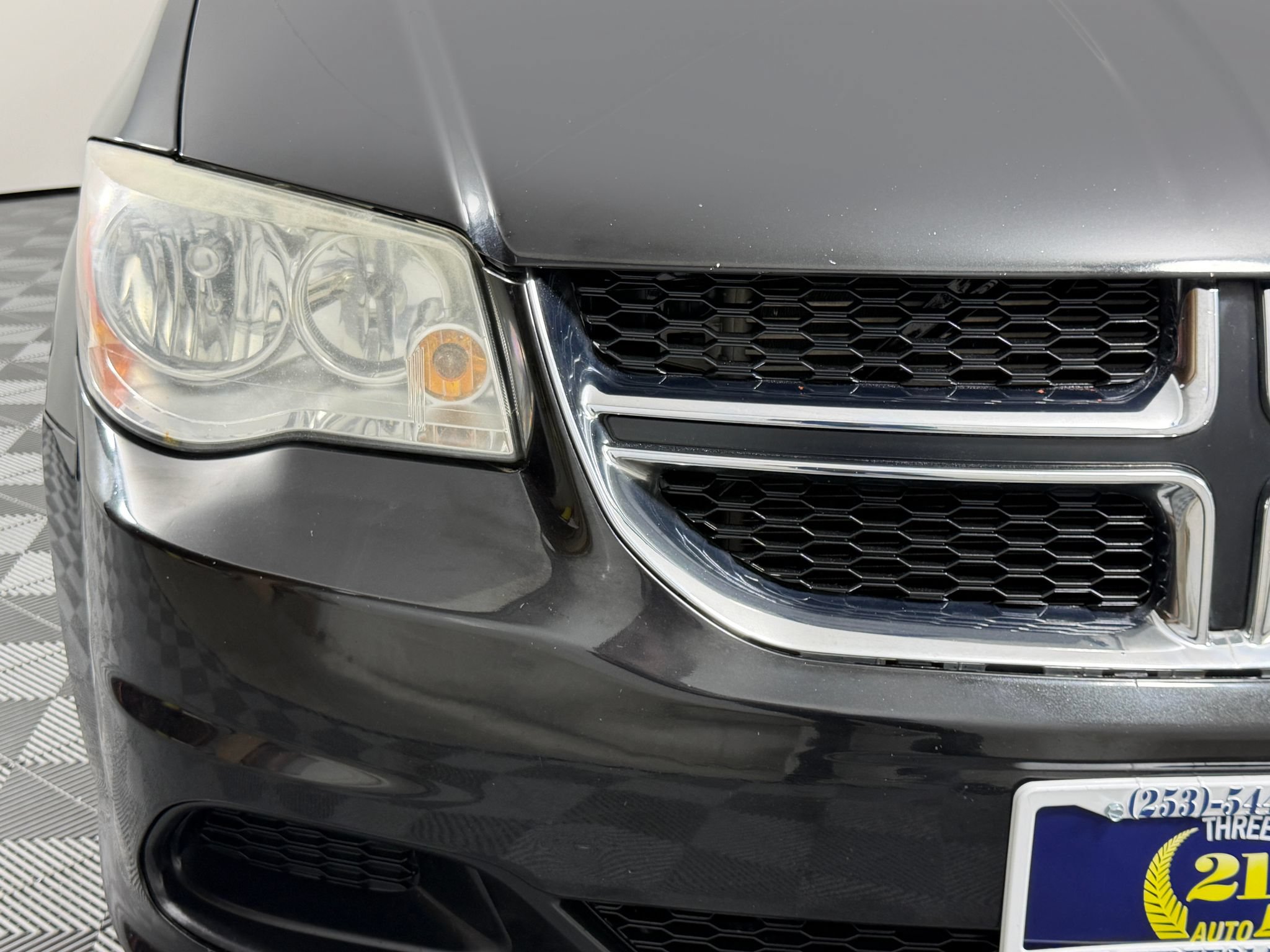 Used 2011 Dodge Grand Caravan SE w/ UConnect Hands-Free Group FWD image 4