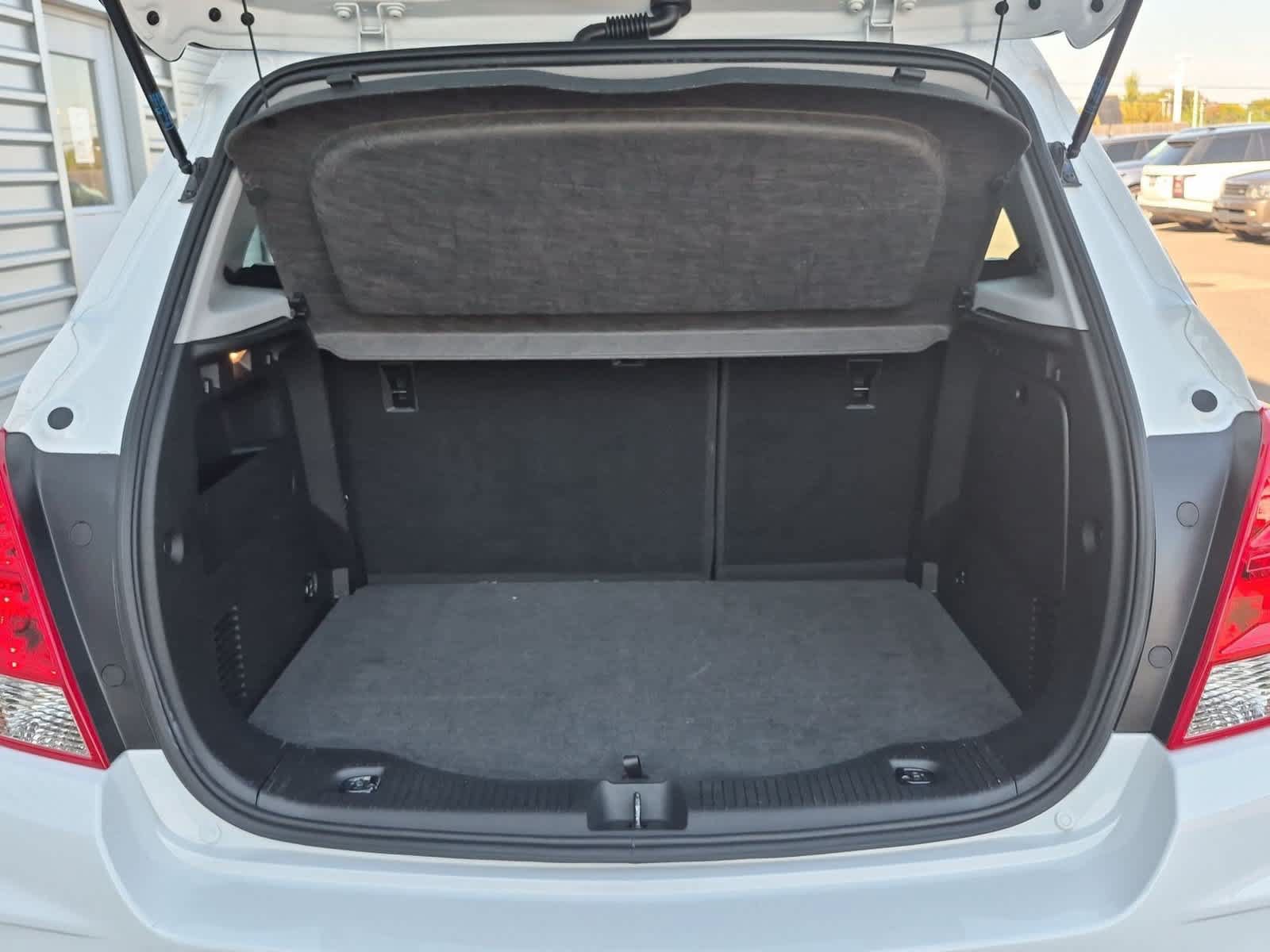 Used 2019 Chevrolet Trax LS FWD image 31