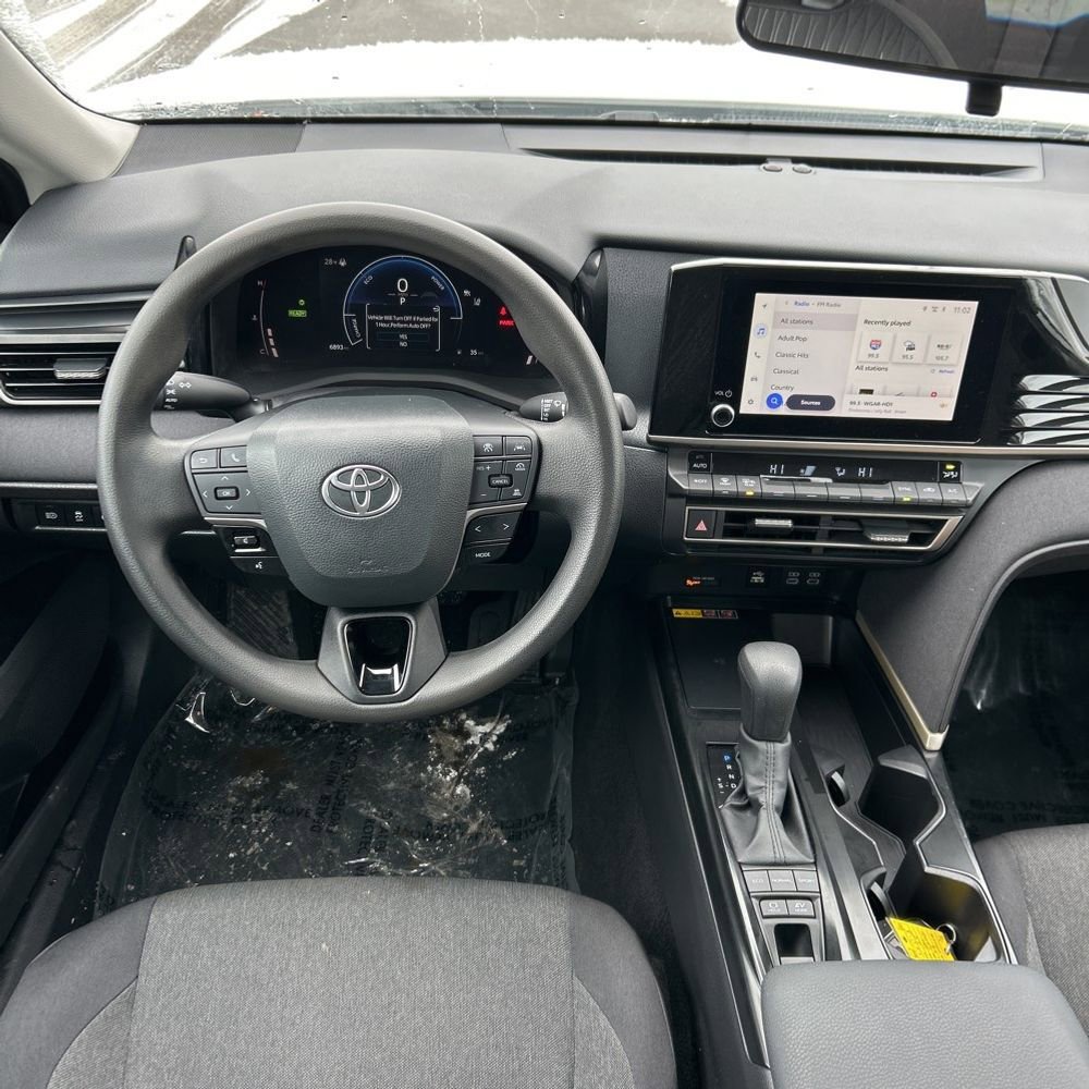 Used 2025 Toyota Camry LE image 4