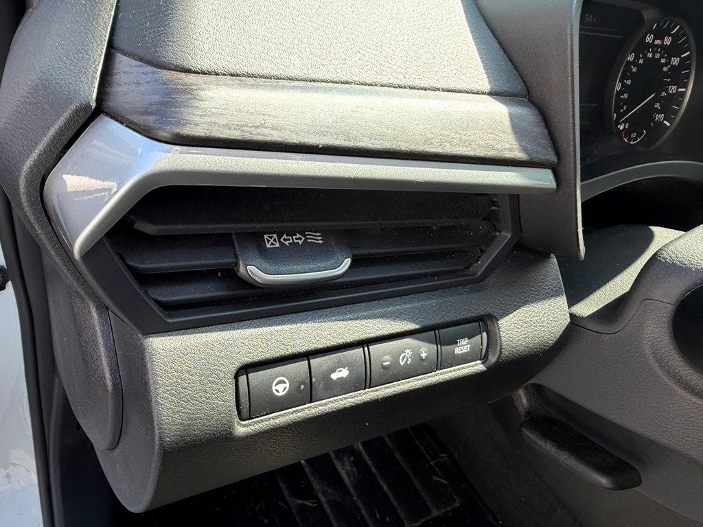 Used 2025 Nissan Altima 2.5 SL FWD image 13
