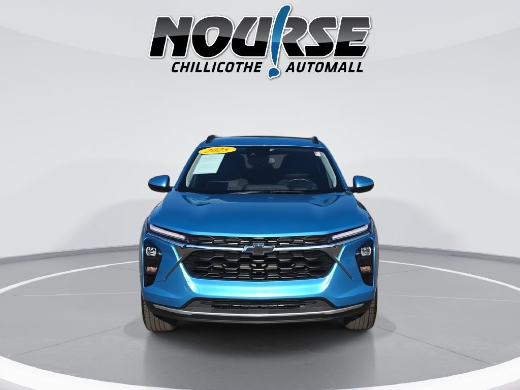 Used 2025 Chevrolet Trax LT w/ Driver Confidence Package FWD image 3