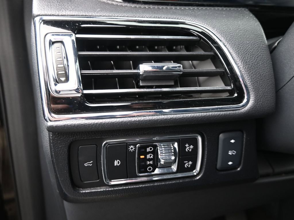 Used 2024 Lincoln Navigator Premiere image 21