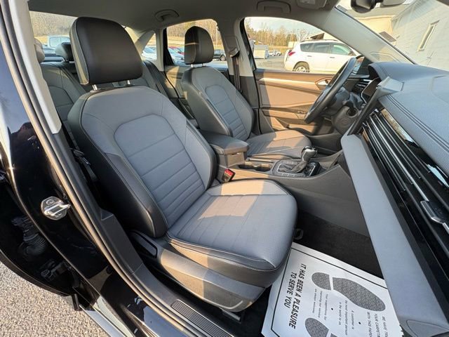 Used 2025 Volkswagen Jetta SE image 37