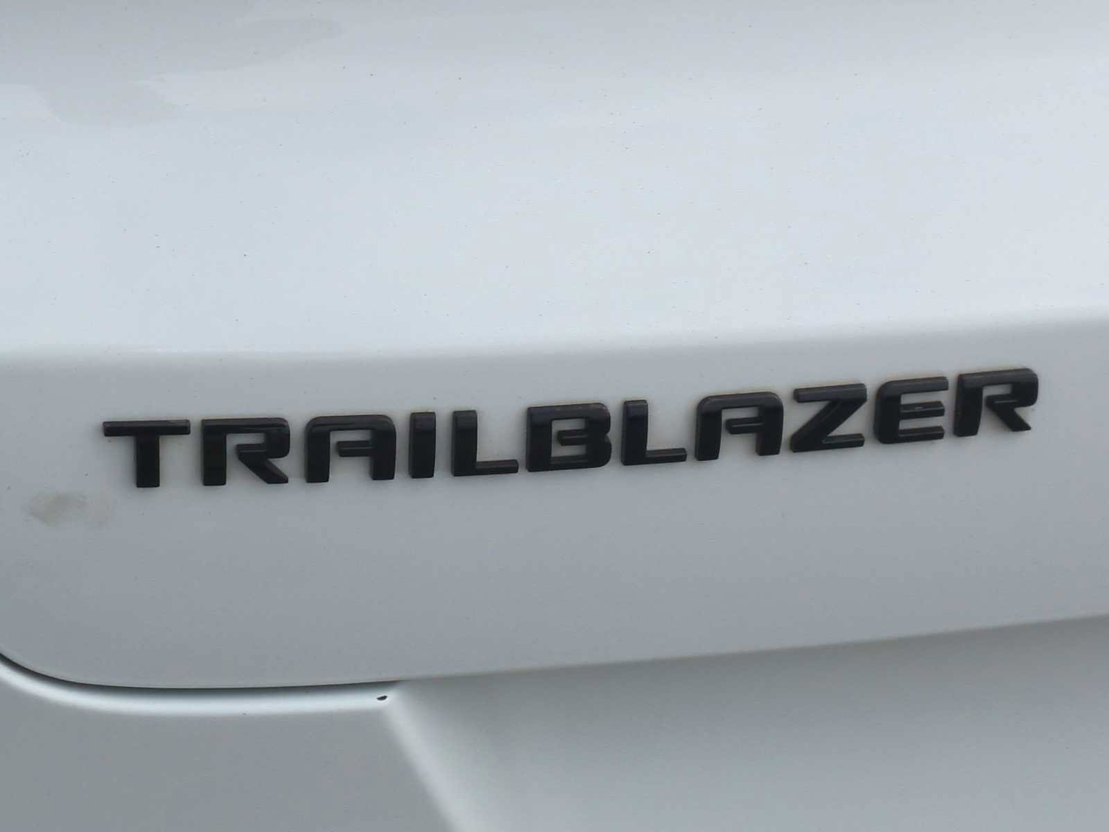 Used 2021 Chevrolet TrailBlazer RS w/ Sun and Liftgate Package image 9