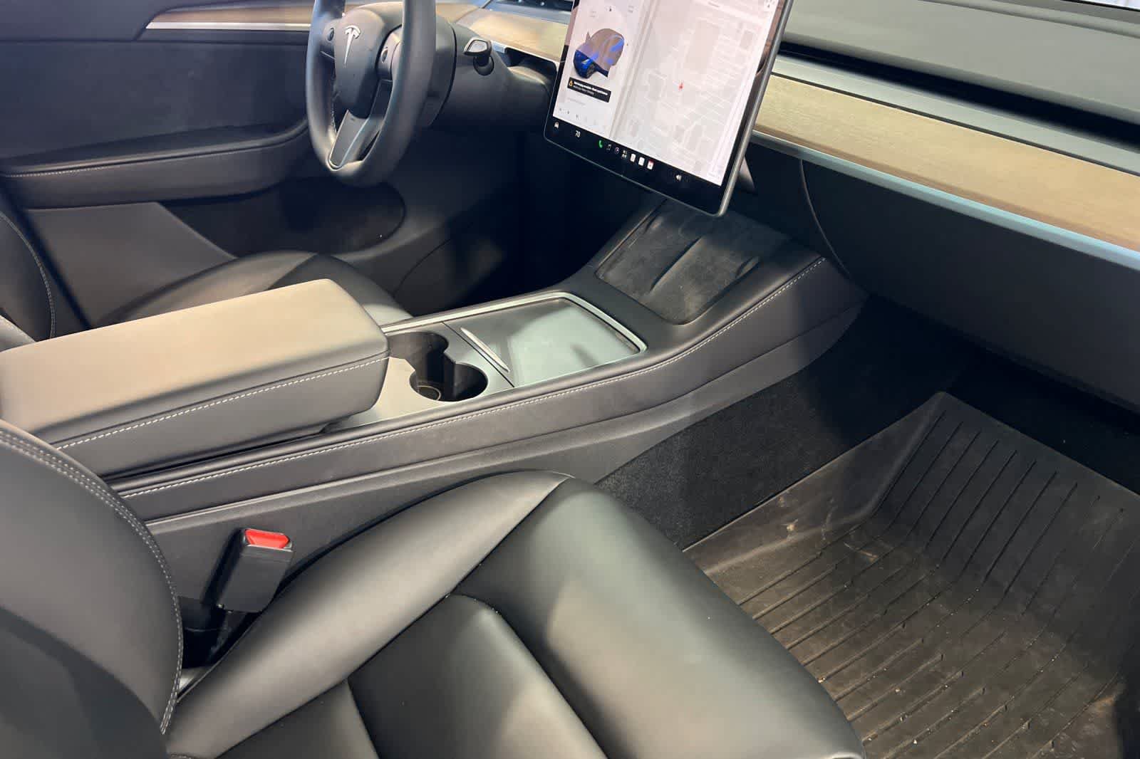 Used 2024 Tesla Model Y Long Range AWD/4WD image 18