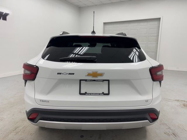 New 2026 Chevrolet Trax LT w/ Driver Confidence Package FWD image 6