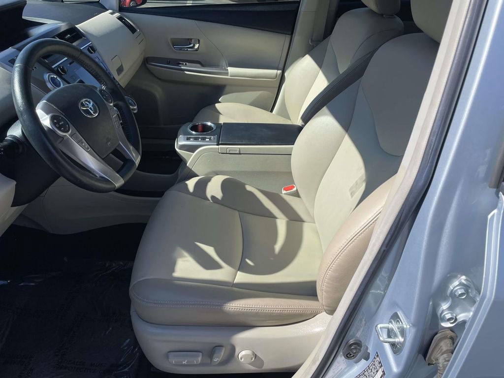 Used 2016 Toyota Prius V Four image 27