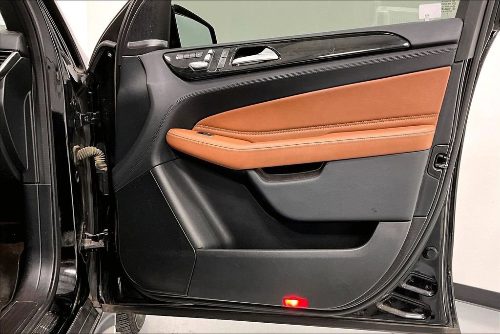 Used 2017 Mercedes-Benz GLS 450 4MATIC image 23