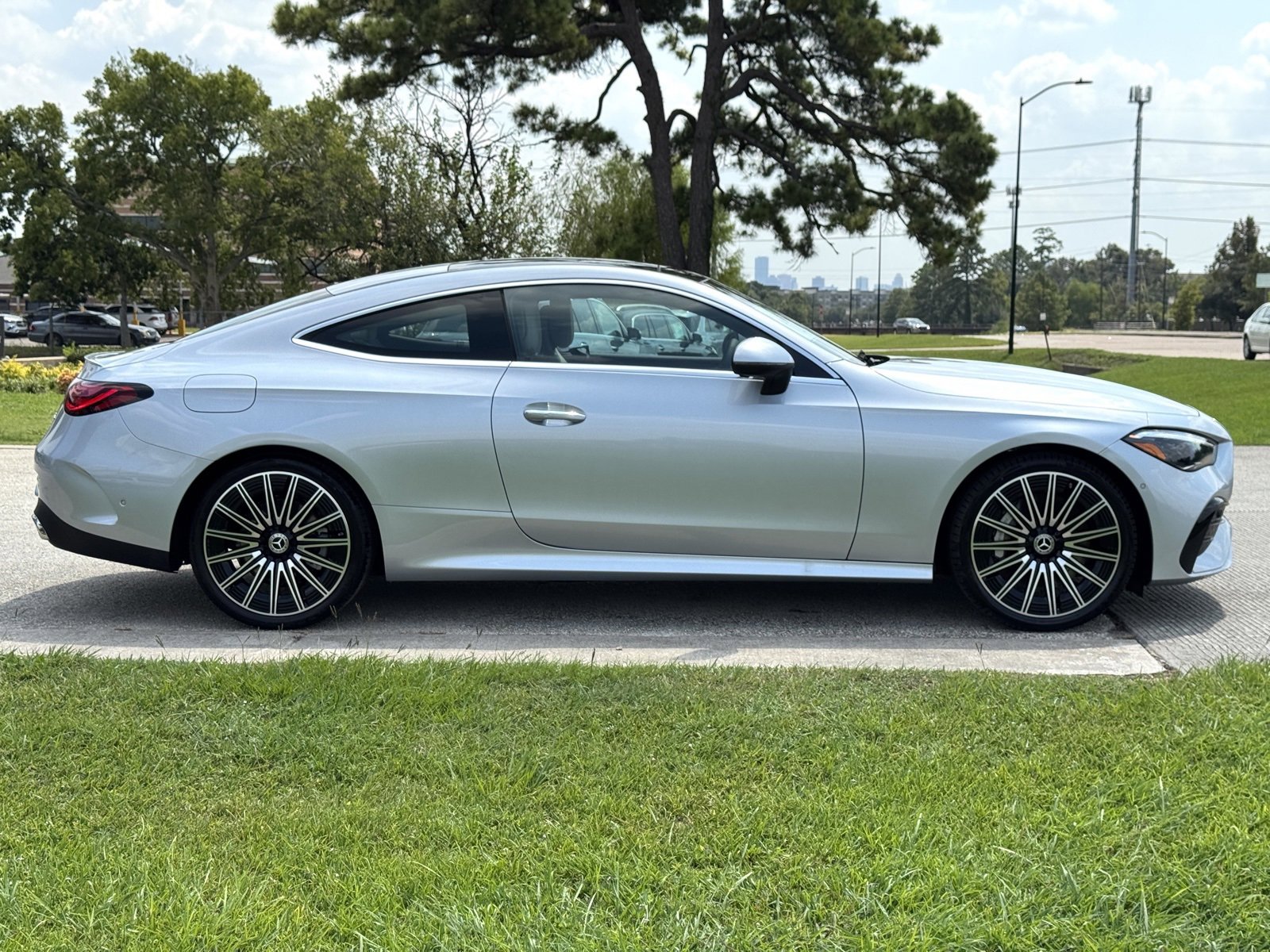 New 2026 Mercedes-Benz CLE 450 4MATIC Coupe image 2