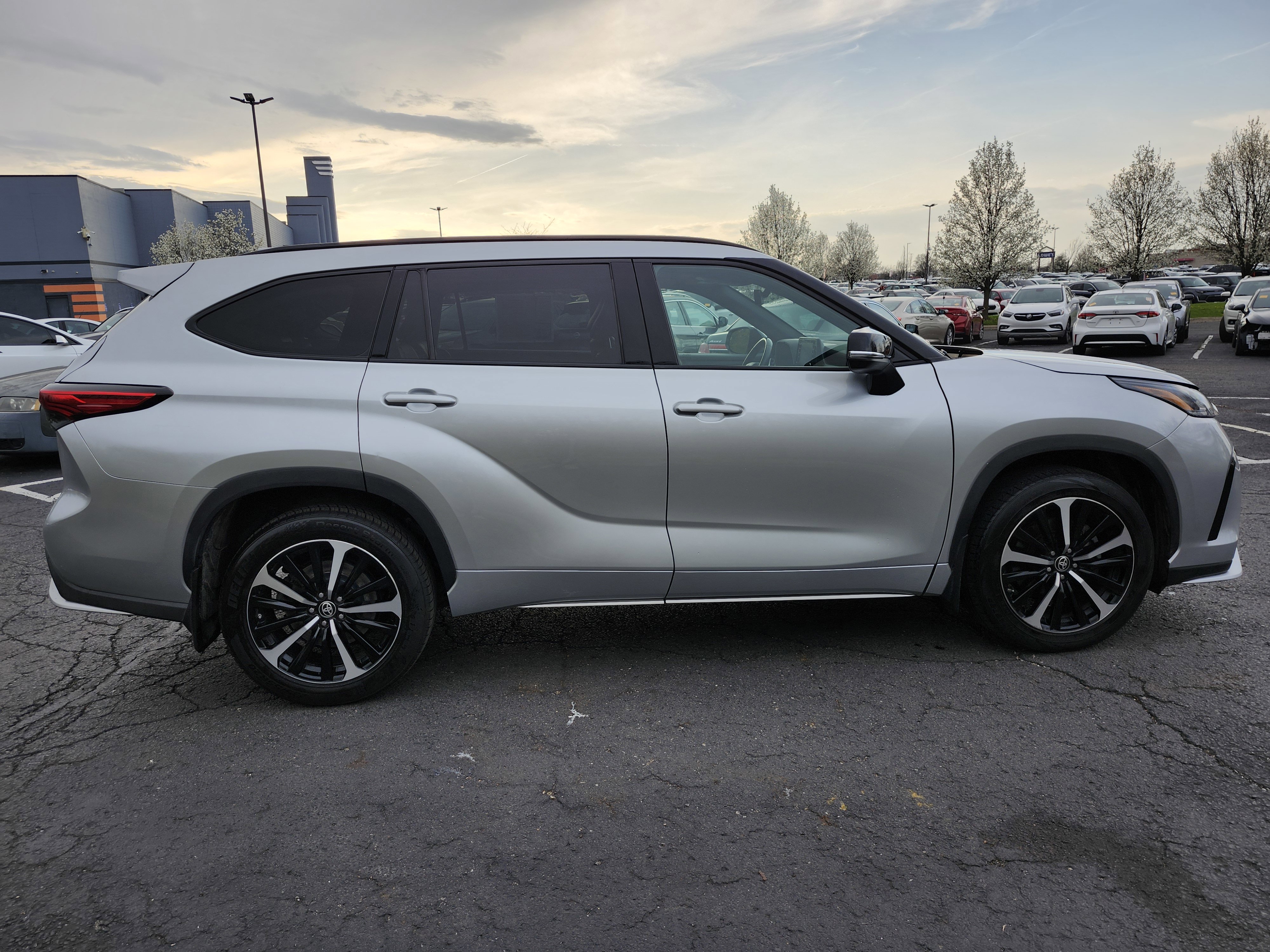 Used 2022 Toyota Highlander XSE image 22