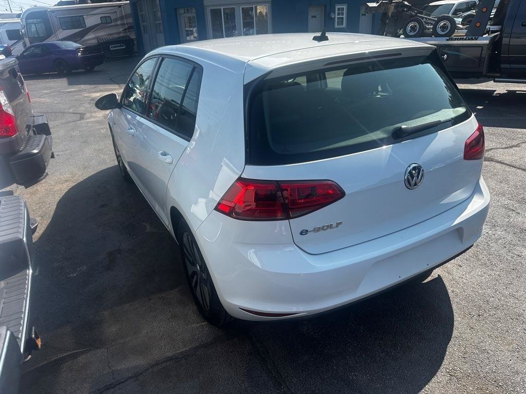 Used 2016 Volkswagen e-Golf SE FWD image 2
