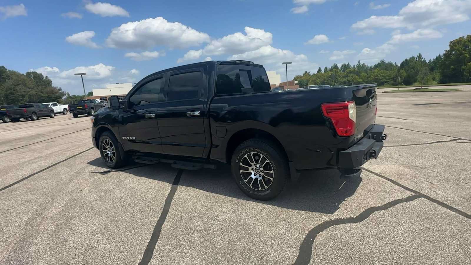 Used 2021 Nissan Titan SV w/ SV Convenience Package RWD image 6
