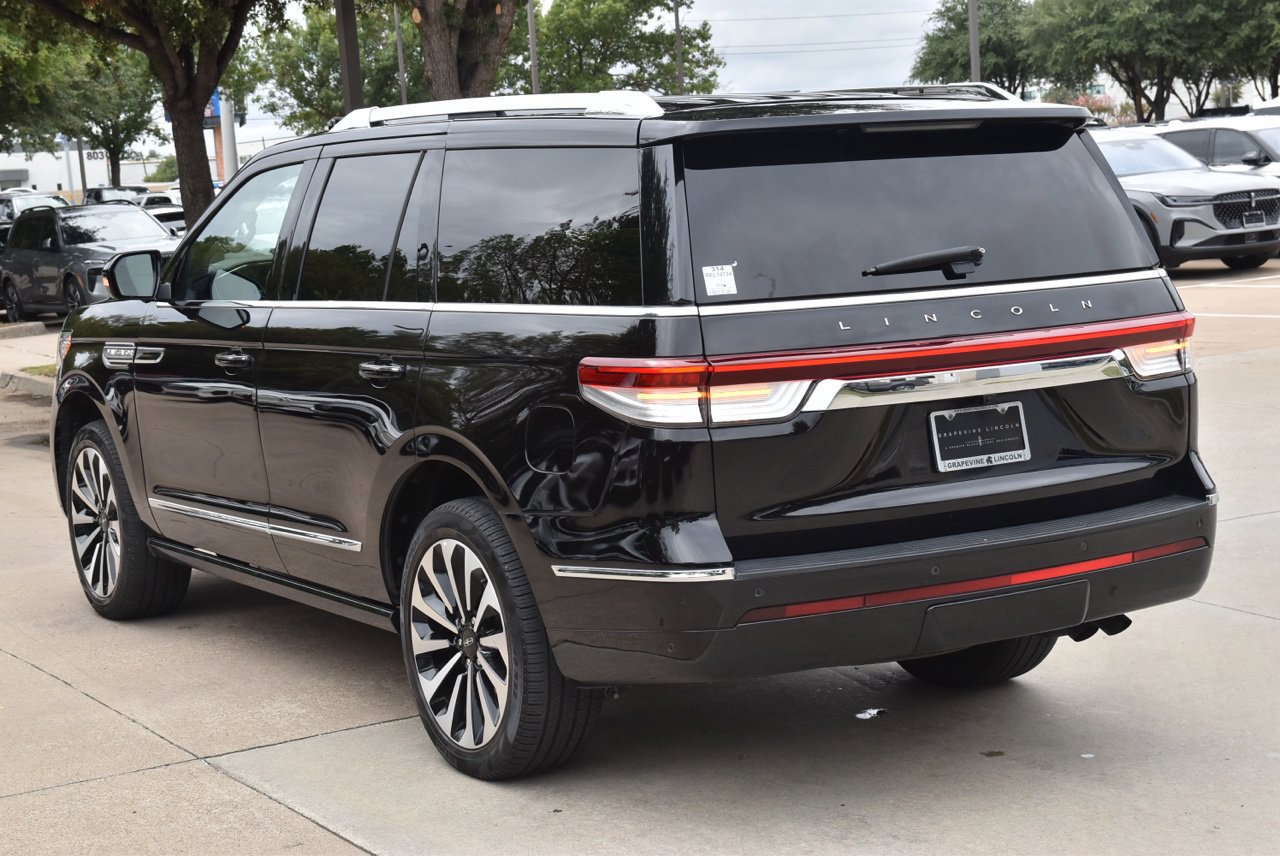 Used 2024 Lincoln Navigator Reserve AWD/4WD image 10