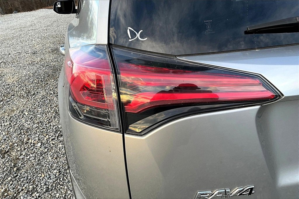 Used 2018 Toyota RAV4 LE w/ Carpet Mat Package image 23