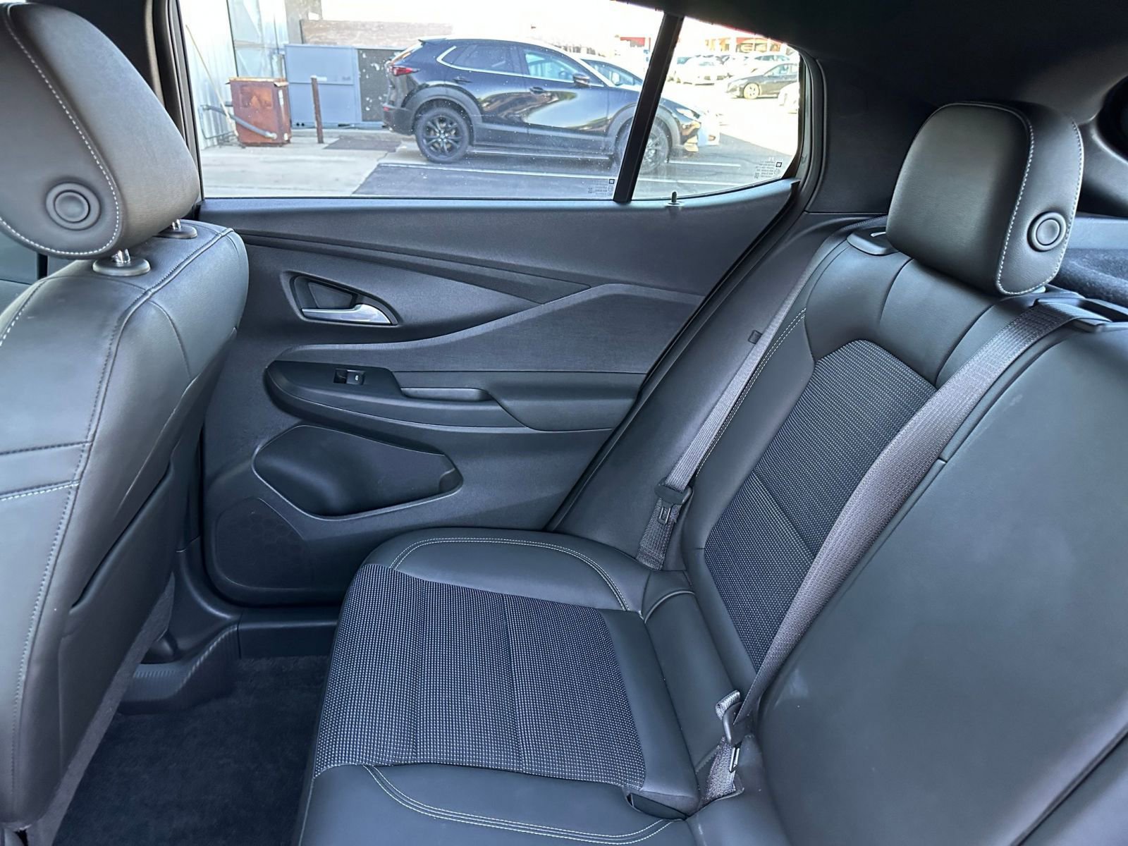 Used 2025 Buick Envista Preferred image 37