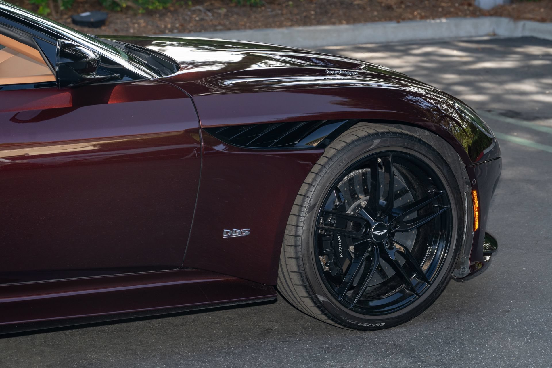 Used 2020 Aston Martin DBS Superleggera RWD image 4