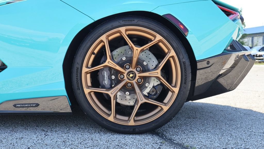 Used 2024 Lamborghini Revuelto AWD/4WD image 43