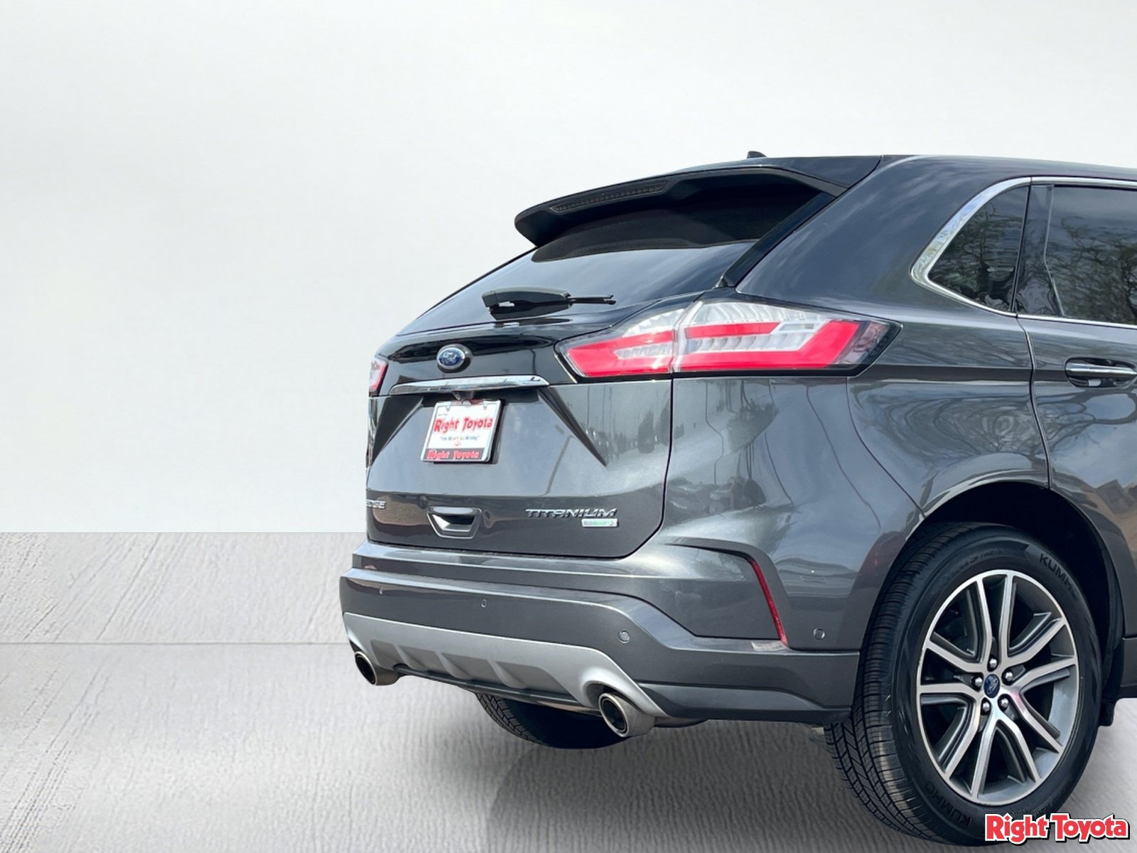 Used 2019 Ford Edge Titanium w/ Equipment Group 301A FWD image 11