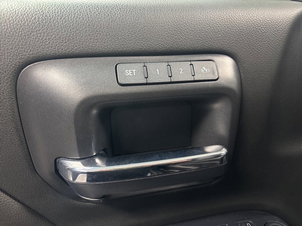 Used 2018 Chevrolet Silverado 2500 High Country w/ Duramax Plus Package image 32