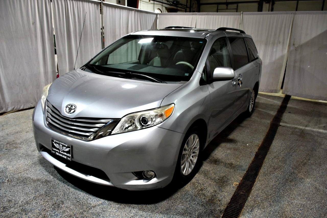 Used 2012 Toyota Sienna XLE FWD image 27