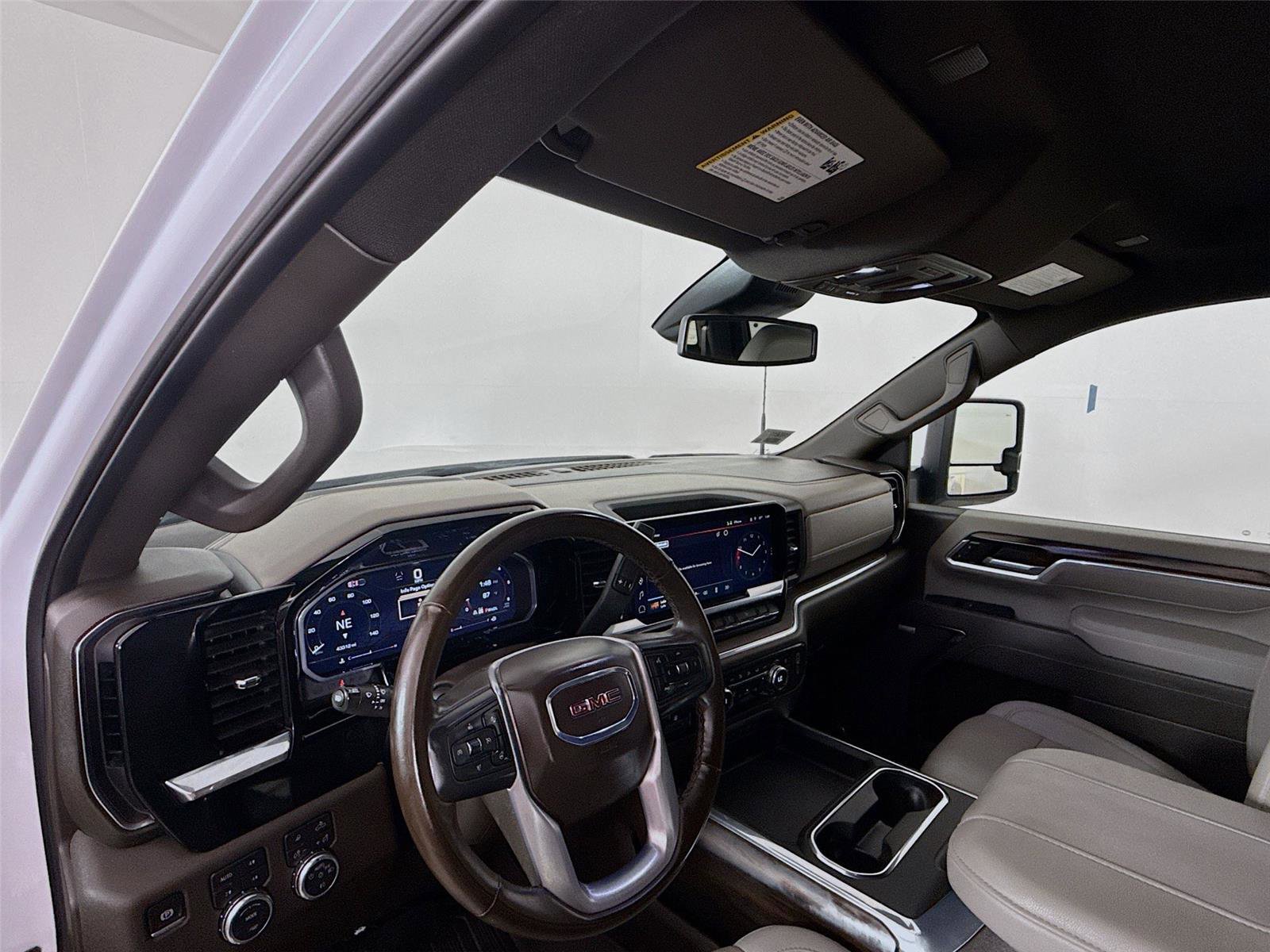 Used 2025 GMC Sierra 3500 SLT w/ SLT Convenience Package image 9