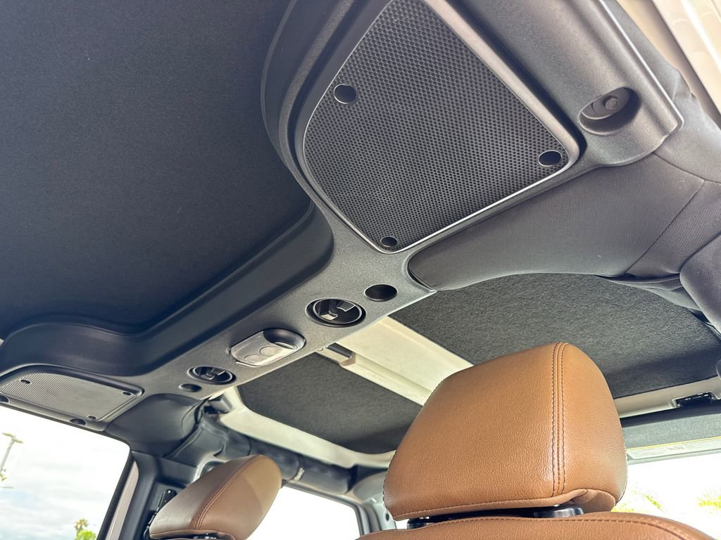 Used 2015 Jeep Wrangler Unlimited Rubicon w/ Dual Top Group AWD/4WD image 19