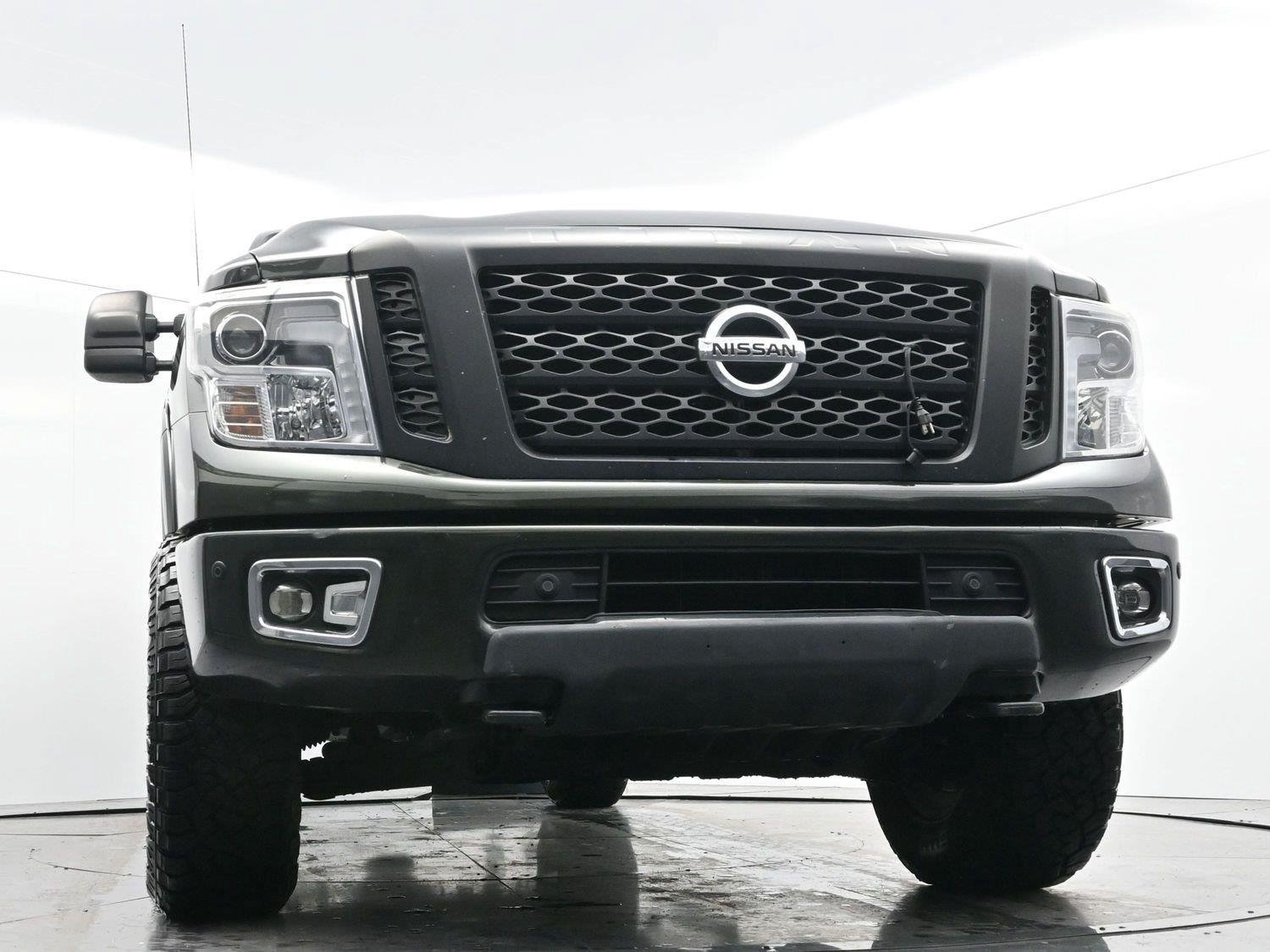 Used 2019 Nissan Titan PRO-4X w/ Pro-4x Convenience Package AWD/4WD image 46
