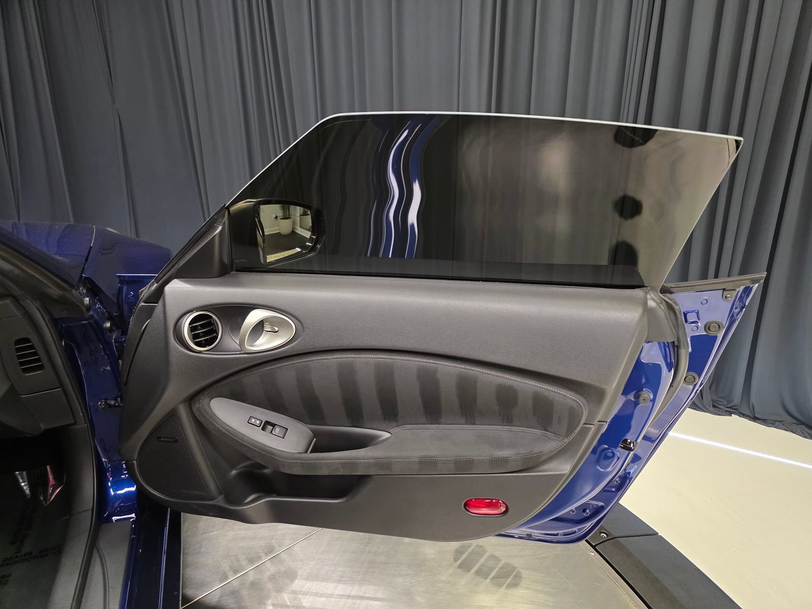 Used 2020 Nissan 370Z NISMO RWD image 31