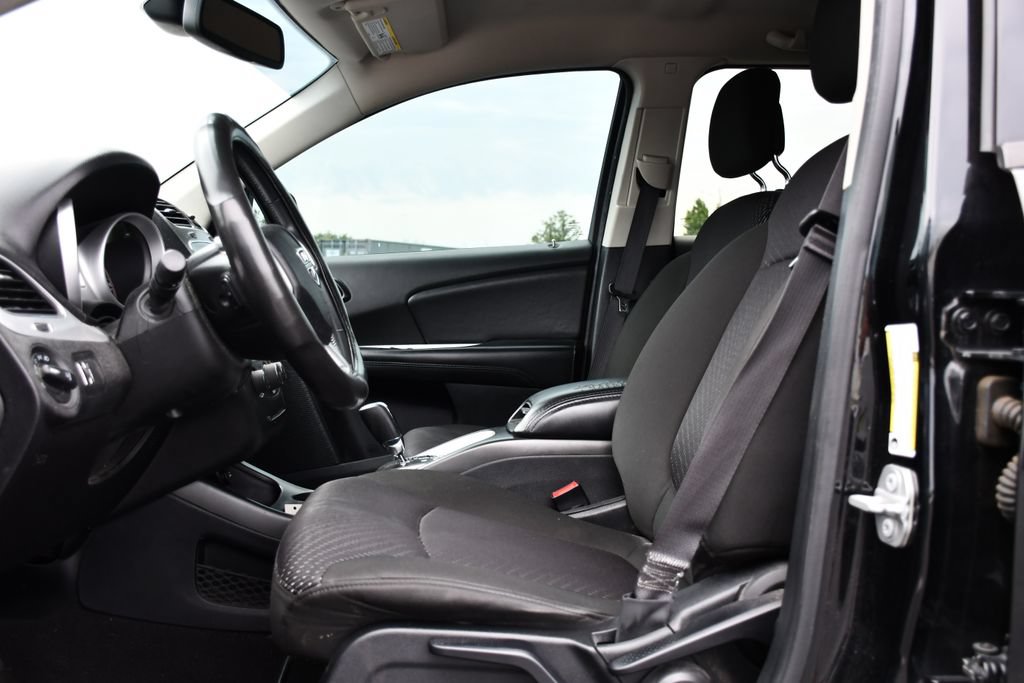 Used 2019 Dodge Journey SE w/ Connectivity Group FWD image 12