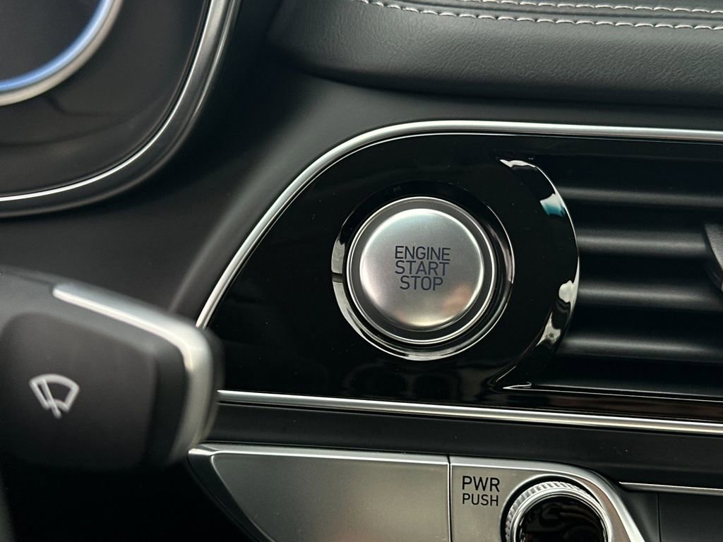 Used 2023 Genesis G70 3.3T image 23