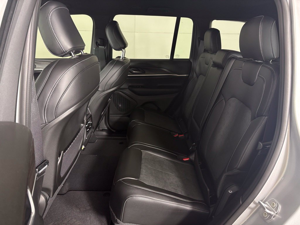 New 2026 Jeep Grand Cherokee Altitude AWD/4WD image 37