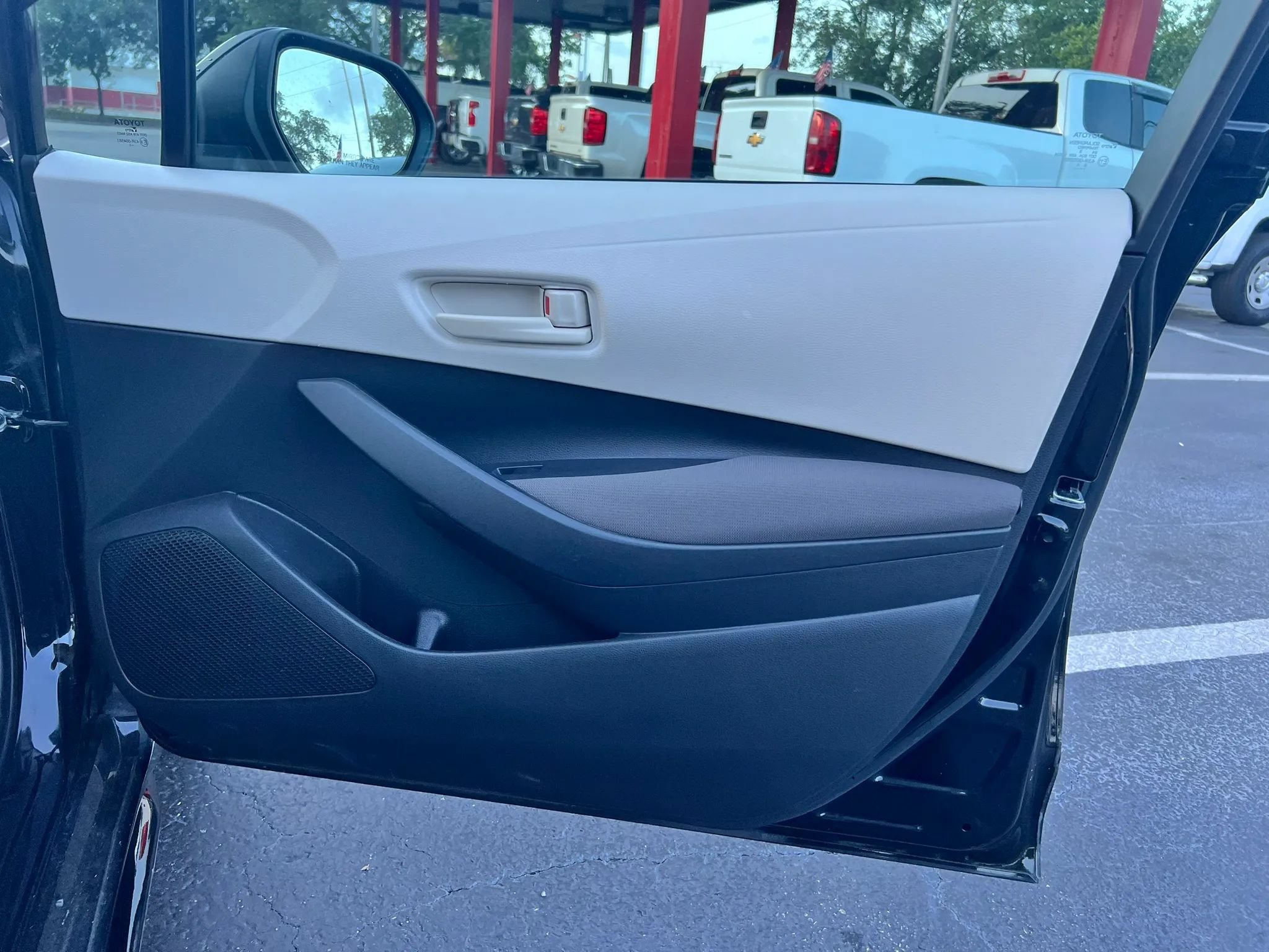 Used 2023 Toyota Corolla LE FWD image 18