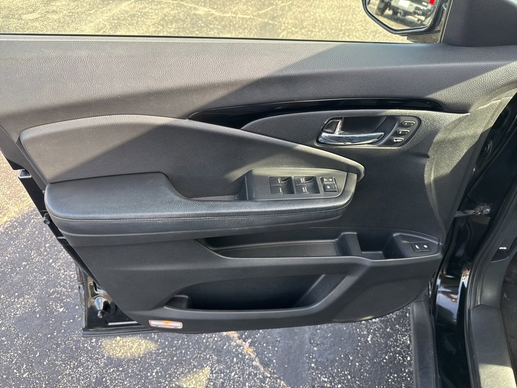 Used 2016 Honda Pilot Touring image 30