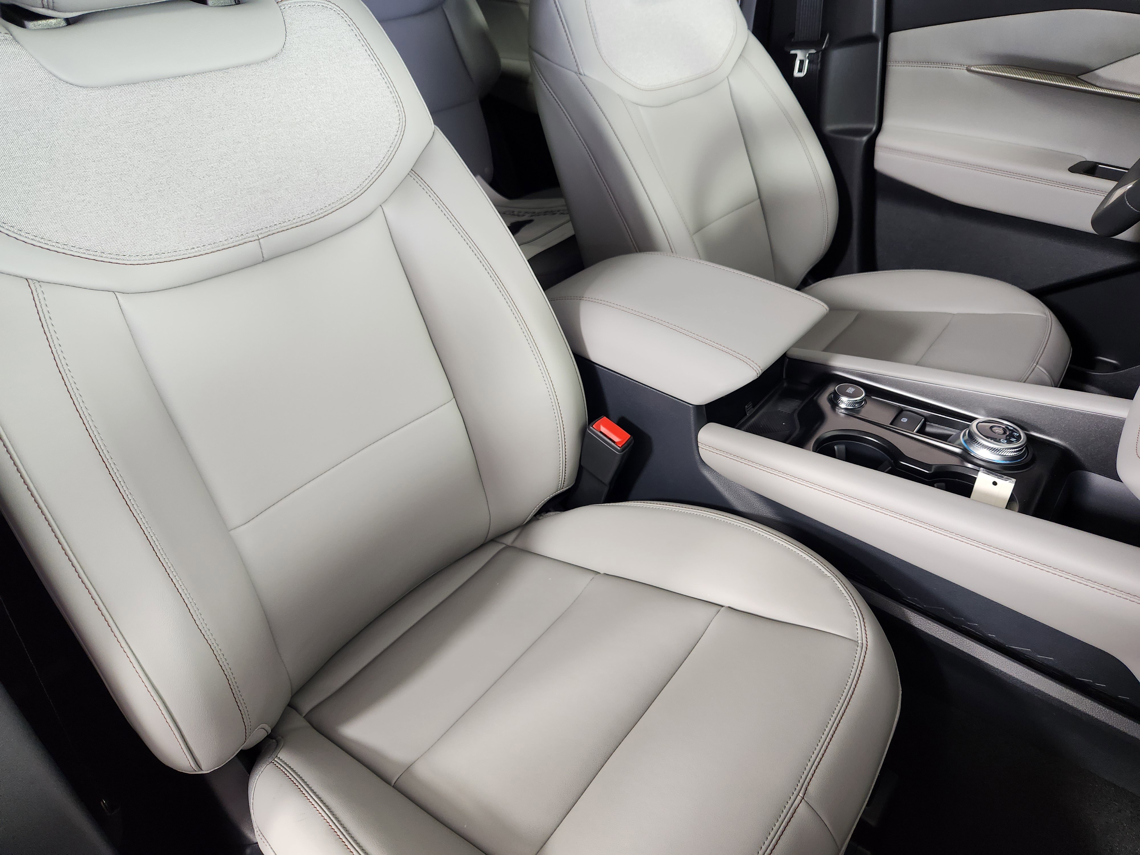 New 2026 Ford Explorer Active w/ Active Comfort Package image 10