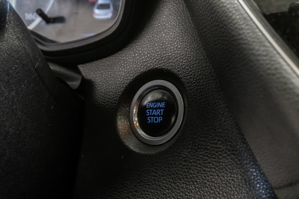 Used 2020 Toyota Corolla SE w/ SE Premium Package FWD image 15