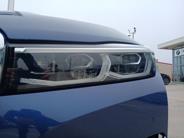 Used 2022 BMW 740i w/ Premium Package image 4