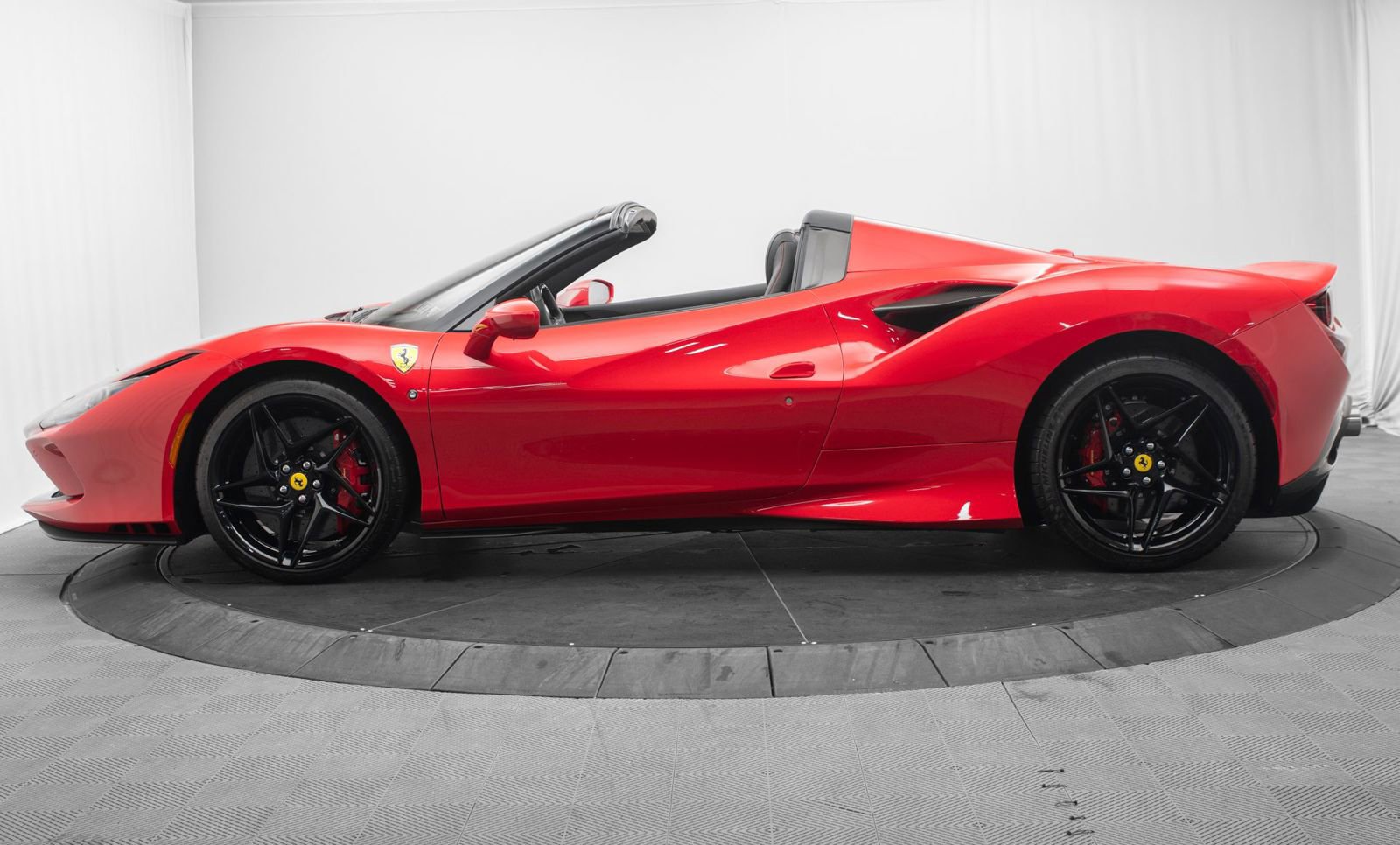 Used 2021 Ferrari F8 Tributo RWD image 7