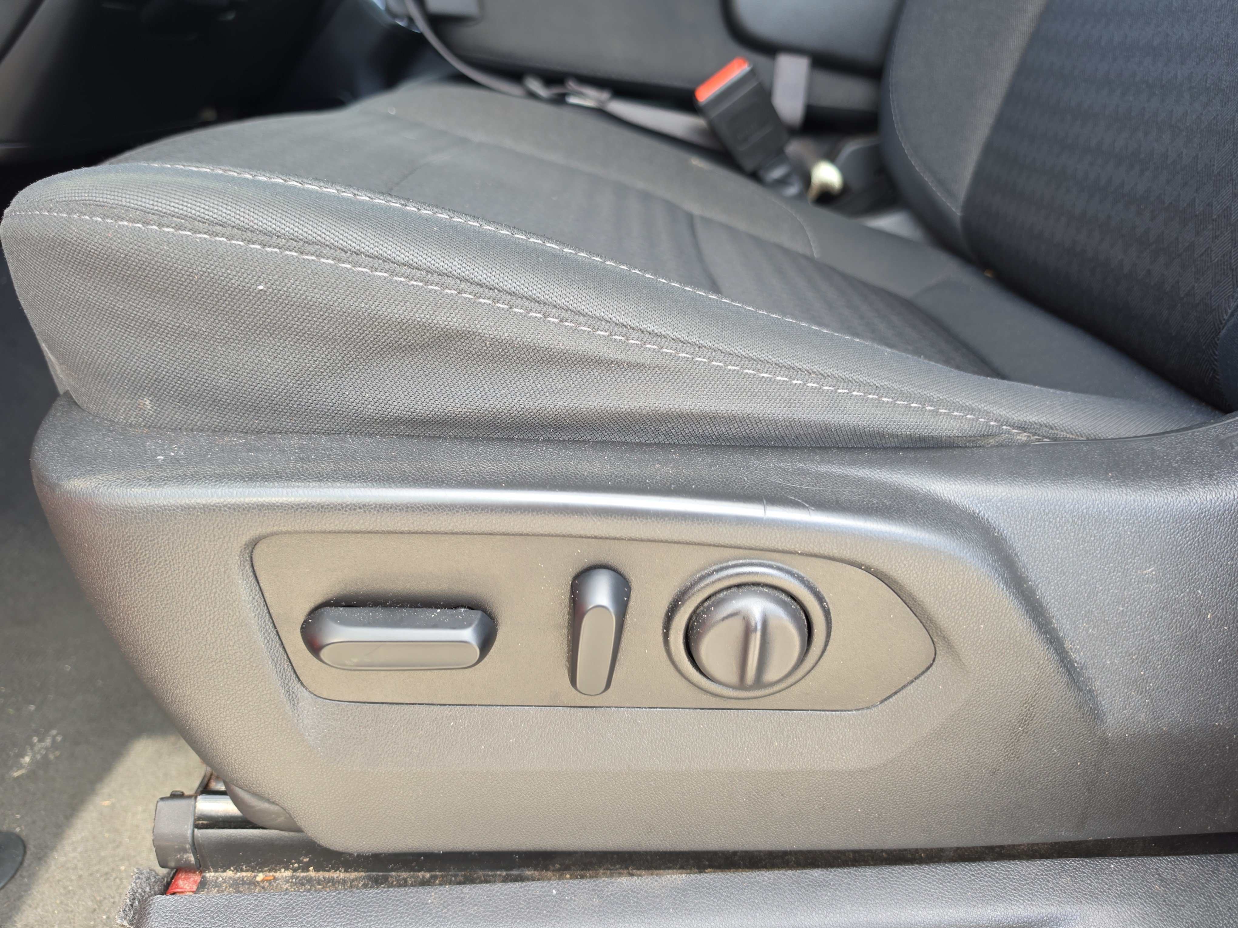 Used 2021 Chevrolet Silverado 1500 LT RWD image 16