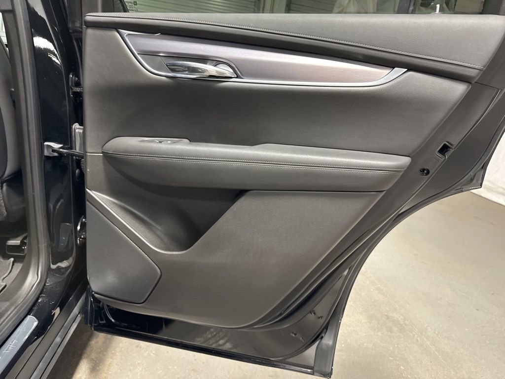 Used 2023 Cadillac XT6 Luxury image 11