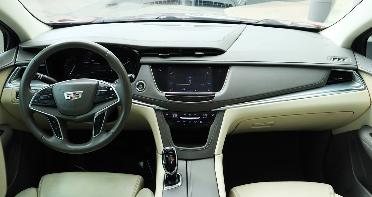 Used 2017 Cadillac XT5 Luxury w/ Driver Awareness Package FWD image 32