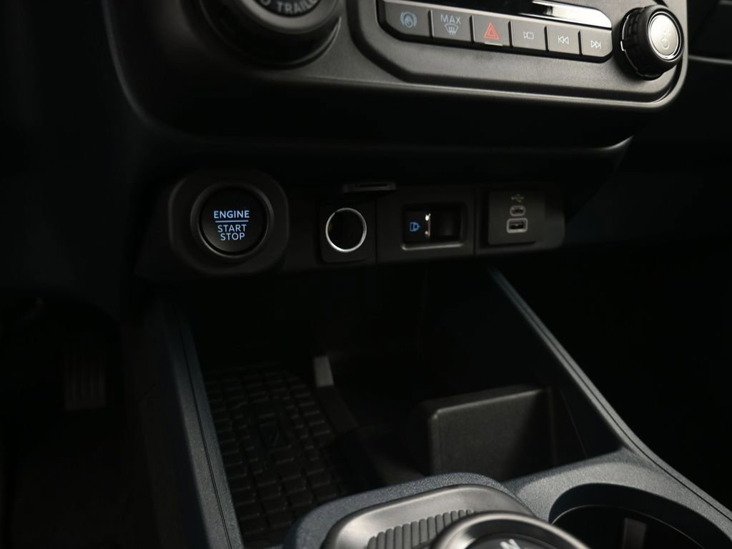 New 2025 Ford Maverick Lariat w/ 4K Tow Package image 16